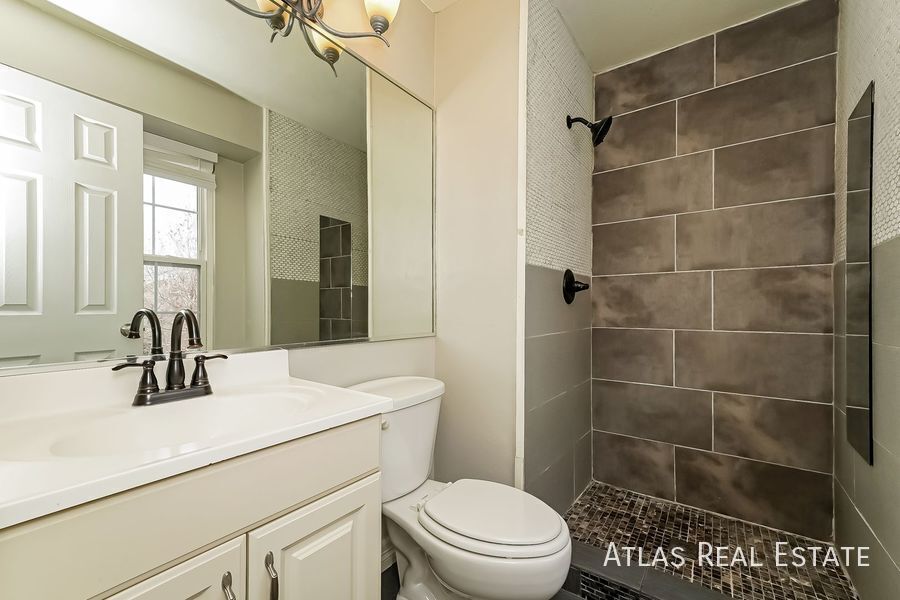 Building Photo - 4324 N Liverpool St