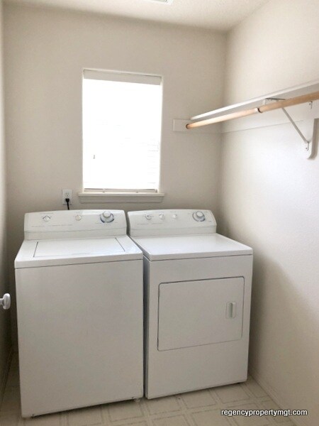 Building Photo - 4625 NW Sidewinder Pl