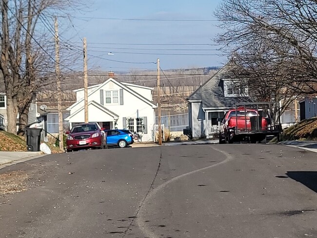 Building Photo - Charming 4BR/2.5BA Home in Historic Washington, MO - Walk to the Riverfront!