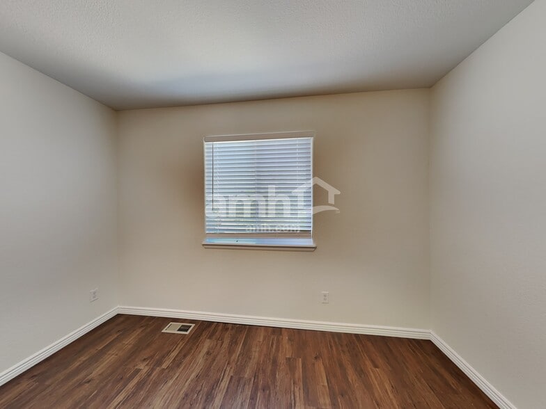 Building Photo - 2496 Sierra Springs Dr