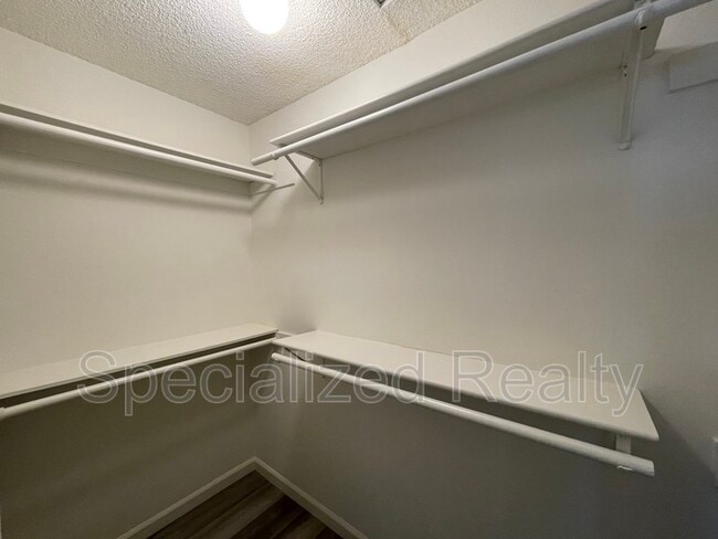 Building Photo - 13901 Sayre St