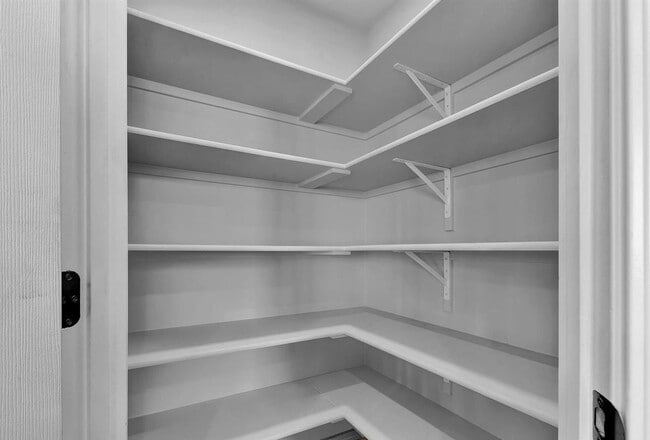 Building Photo - Welcome to this stunning 4-bedroom, 2-bathroom home located in the vibrant community of Caldwell,...