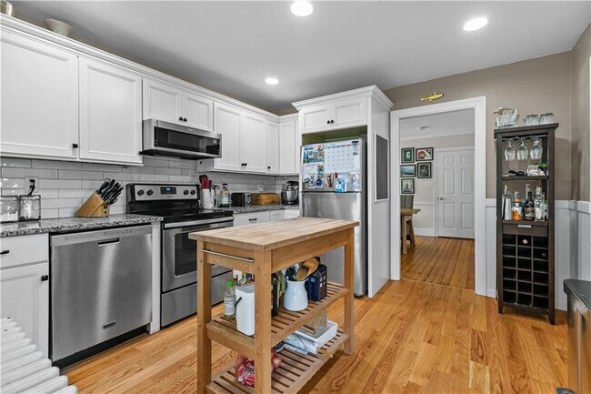 Building Photo - 20 Borden Farm Rd