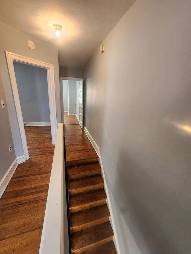 Building Photo - East Oak Lane House for rent with front porch and rear yard