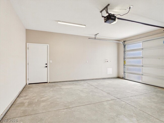 Building Photo - 1740 Jerome Ln
