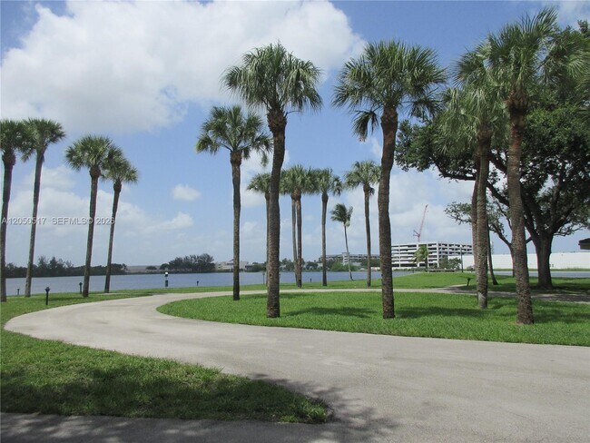 Building Photo - 15545 Miami Lakeway N