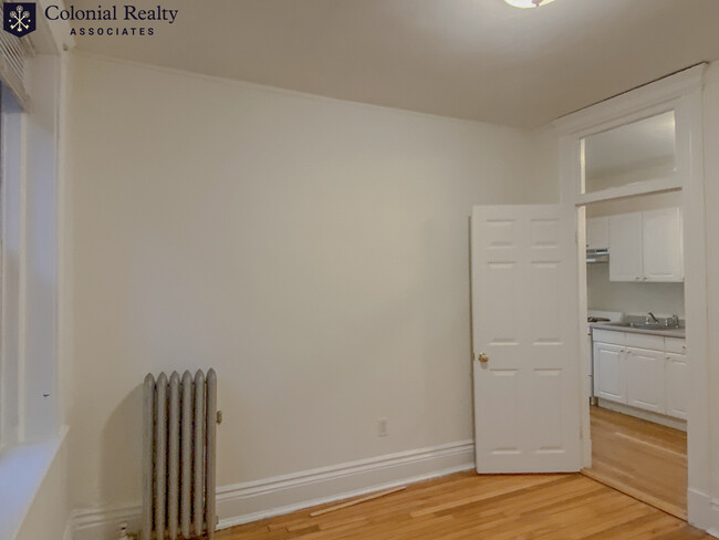 Building Photo - 6 Camelot Ct