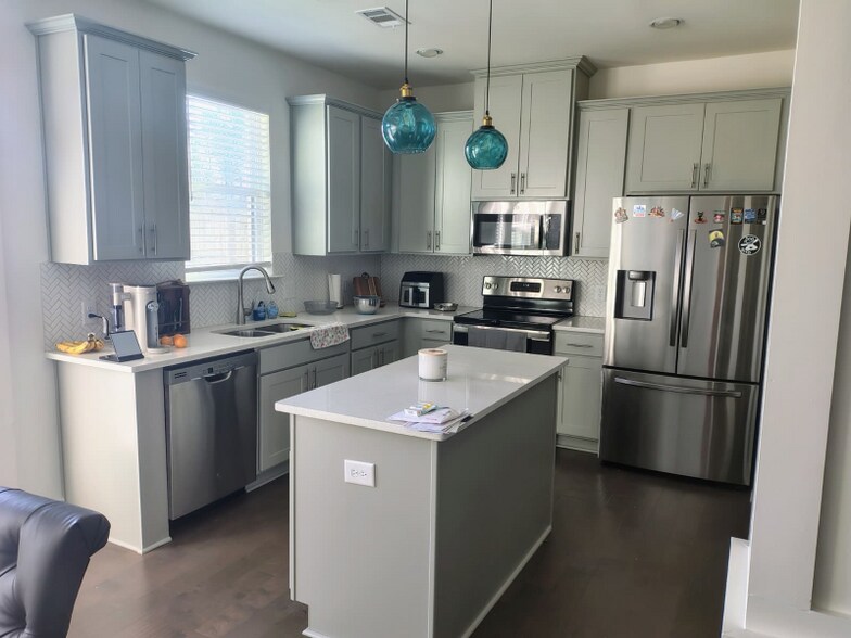 Building Photo - 215 N Auburn Landing Pl