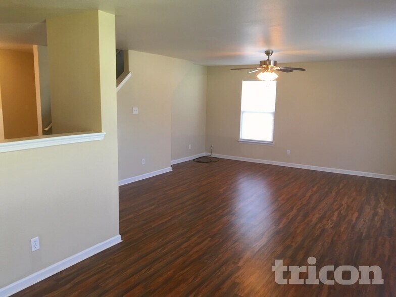 Building Photo - 1829 Oakdale Green Dr