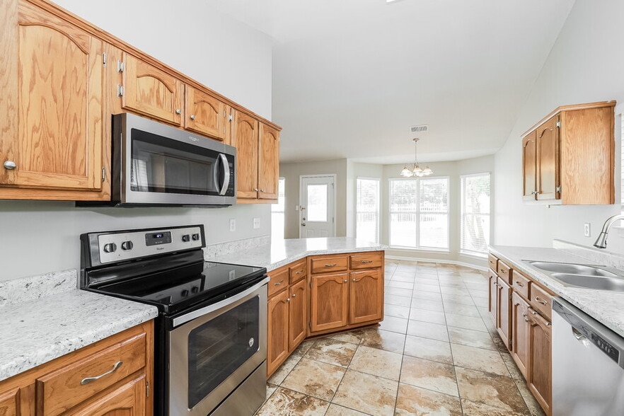 Building Photo - 7762 Parkview Cir E