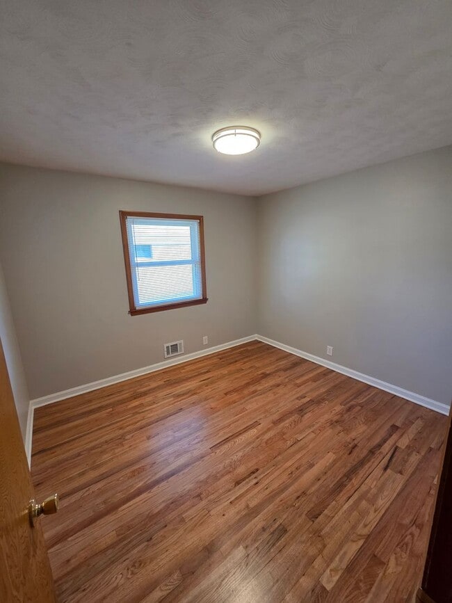 Building Photo - Newly remodeled 4 bed, 2 bath, 1 car garage, fenced in backyard