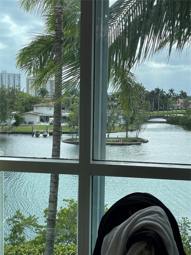 Building Photo - 16500 Collins Ave