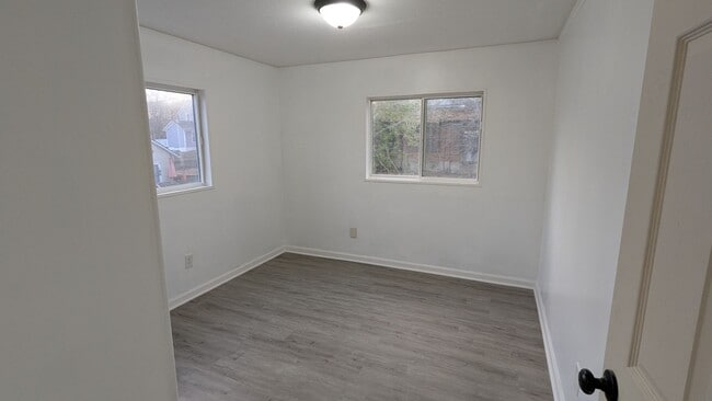 Building Photo - Charming 5-bedroom home located in the heart of Akron