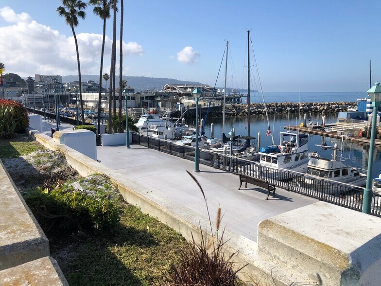 Building Photo - 120 The Village