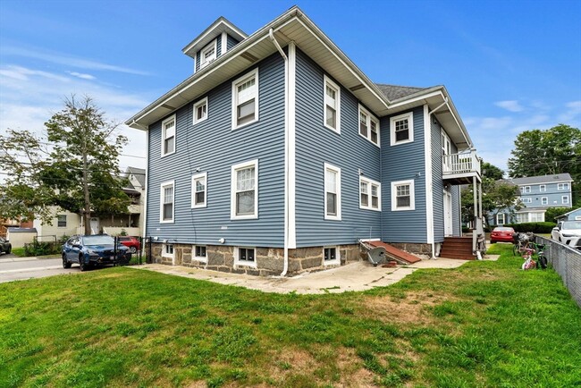 Building Photo - 279 Belmont St