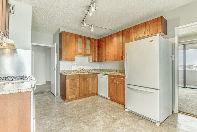 Building Photo - 4141 Henderson Rd