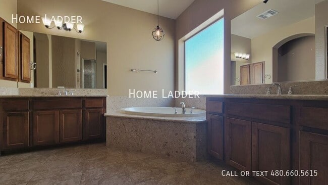 Building Photo - 1708 W Dusty Wren Dr