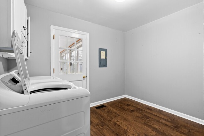 Building Photo - 8608 Whipps Bend Rd