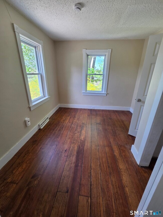 Building Photo - 22 Lakeview St