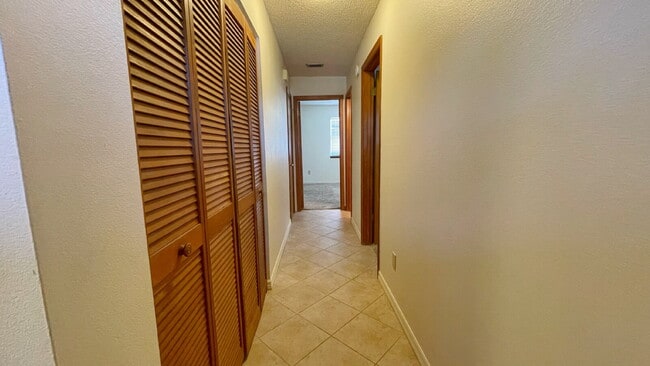 Building Photo - Davis Shores Townhouse