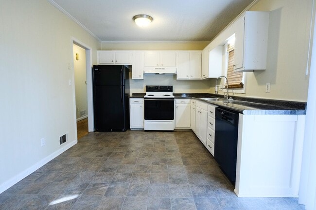 Building Photo - 135 Arrowhead Rd