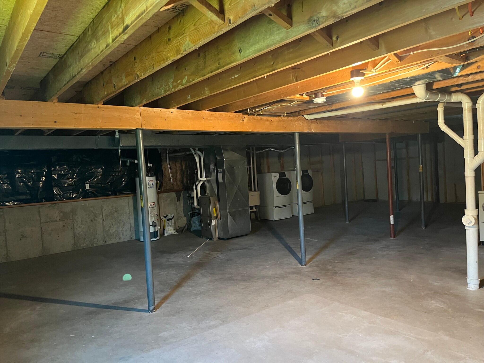 whole basement - 109 Woodview Dr