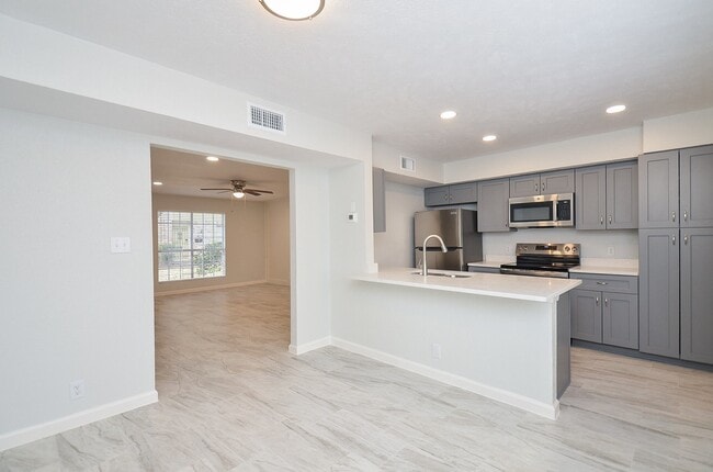 Building Photo - 8101 Amelia Rd