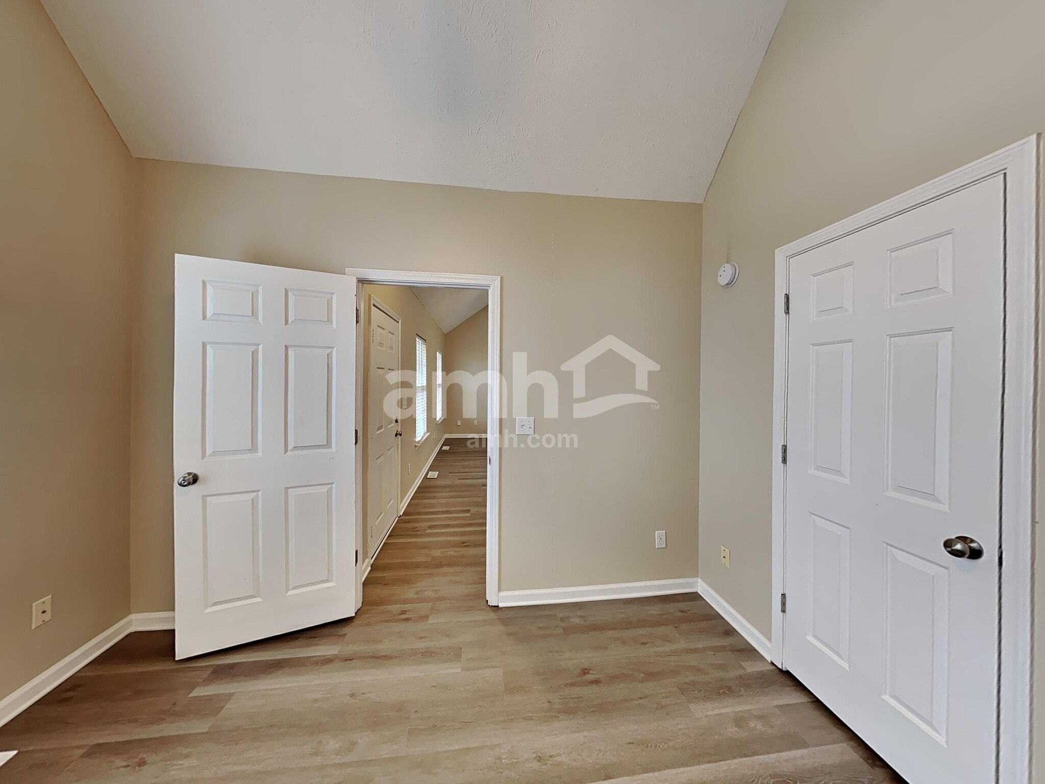 Building Photo - 114 Louise Dr