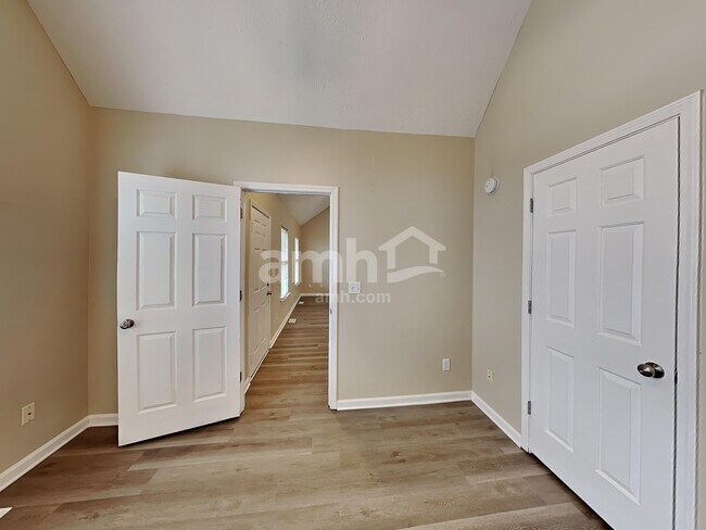 Building Photo - 114 Louise Dr