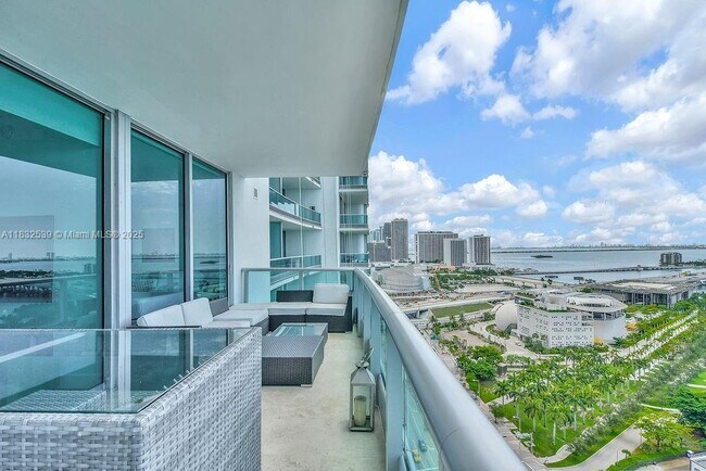 Building Photo - 900 Biscayne Blvd
