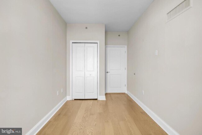 Building Photo - 400 S Broad St