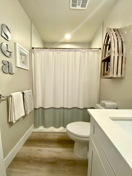 Tub bath - 9775 Alabama St