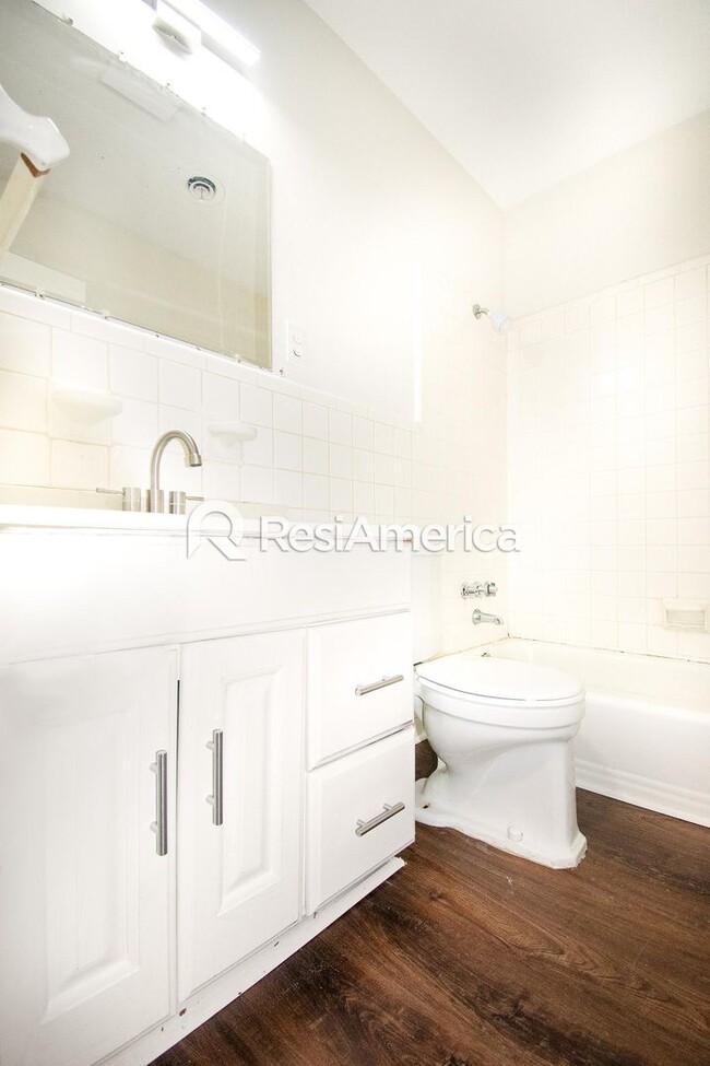 Building Photo - Fully Renovated 3/2 in 38128