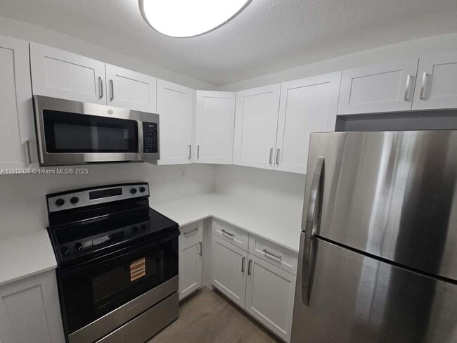 Building Photo - 8101 Crespi Blvd