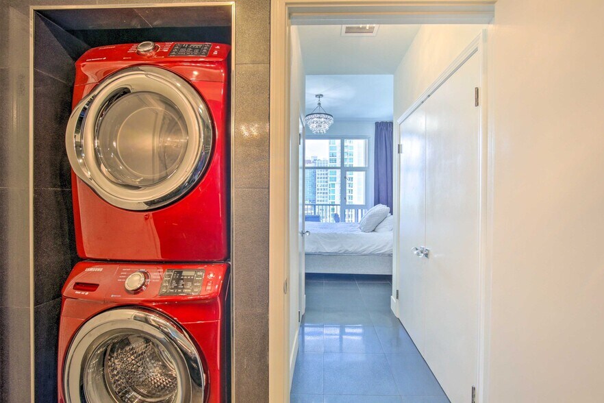 Building Photo - 530 K St