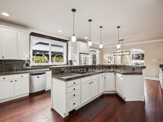 Building Photo - Tuscan Hills Traditional in Happy Valley