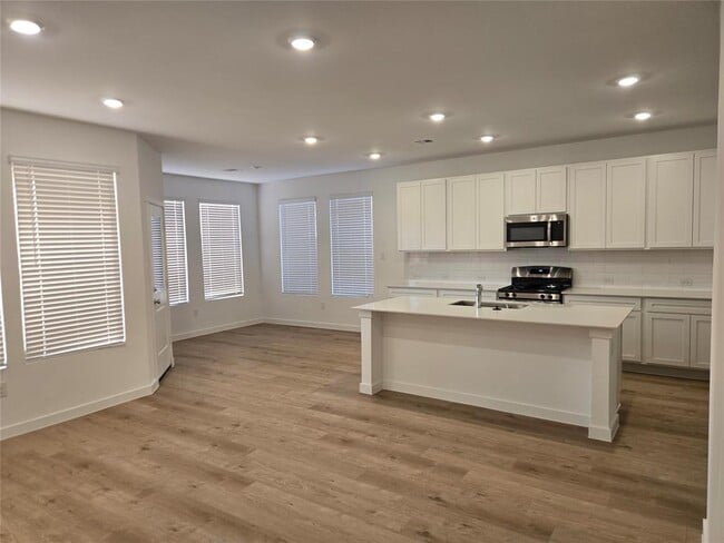 Building Photo - 20517 Deer Creek Dr