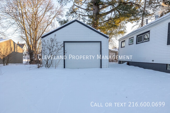 Building Photo - 826 Oak St