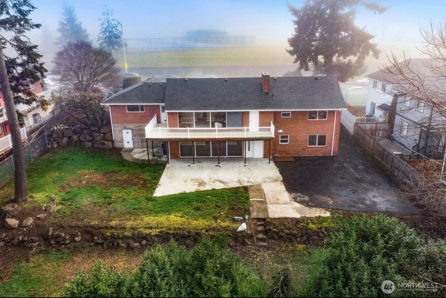 Building Photo - 1301 Edmonds Ave NE