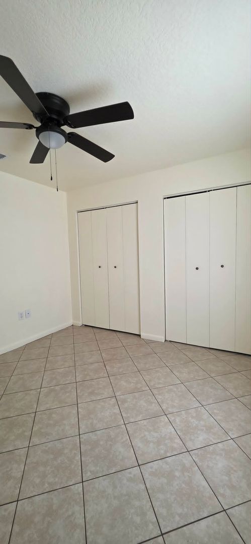 Building Photo - Spacious 2-bedroom, 1-bath apartment available now!