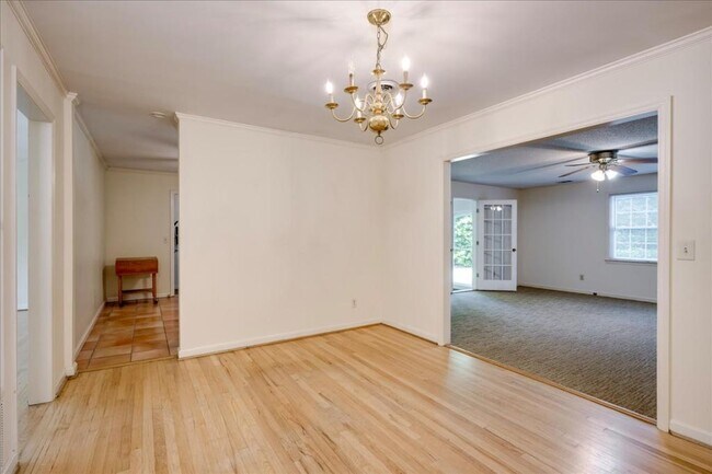 Building Photo - 552 Whitehead Dr