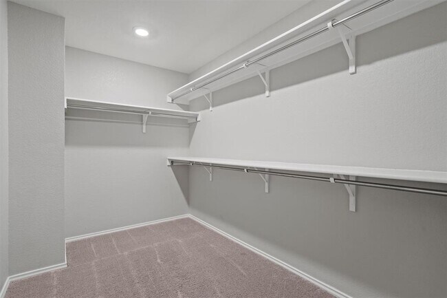 Building Photo - 213 Sweet Autumn Dr