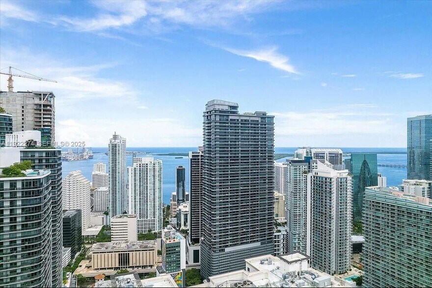 Building Photo - 1000 Brickell Plz