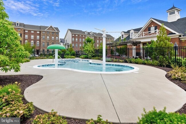 Building Photo - 43212 Wild River Square