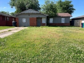 Building Photo - 4 bed Garage conversion in Okc