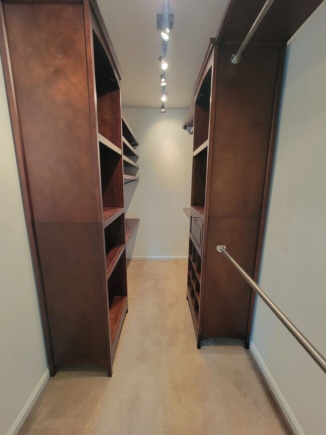 Building Photo - Beautiful Single-Family Home Litchfield NH for Rent