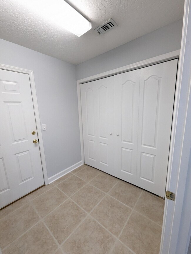 Building Photo - 462 Sandmore Shores Dr
