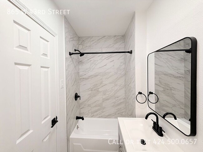 Building Photo - 865 W 43rd St