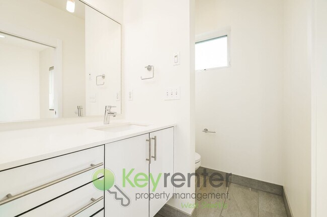 Building Photo - **Rent Special** Modern Two Bedroom Townho...