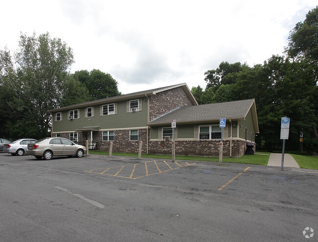 Primary Photo - Colonial Manor Apartments